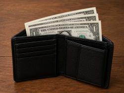 Five Things You Should Never Put in Your Wallet